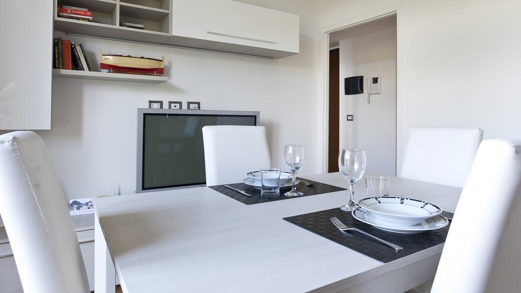Italianway-Piazza Firenze Apartment Milan Bagian luar foto