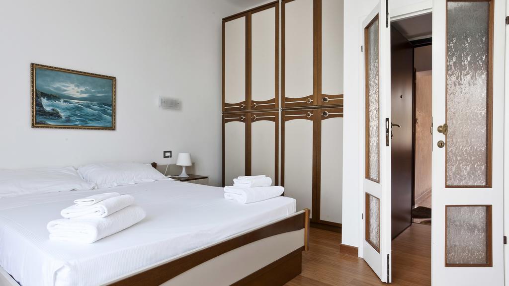 Italianway-Piazza Firenze Apartment Milan Bagian luar foto