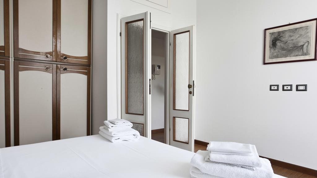 Italianway-Piazza Firenze Apartment Milan Bagian luar foto